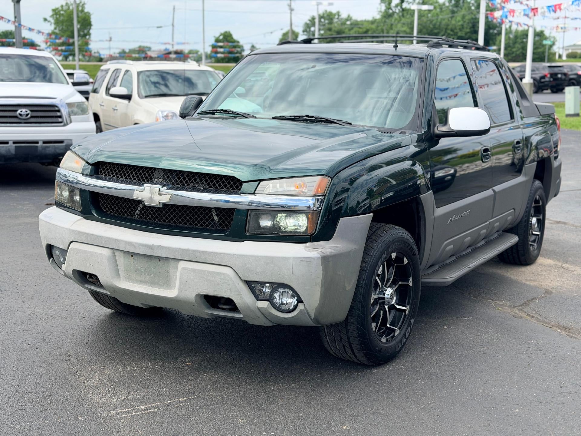 2002 Chevrolet Avalanche Base in Forest Green Metallic — front three-quarter view